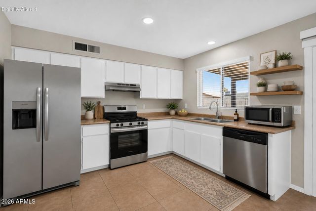5709 S ROBERTS Road, Tempe, AZ 85283