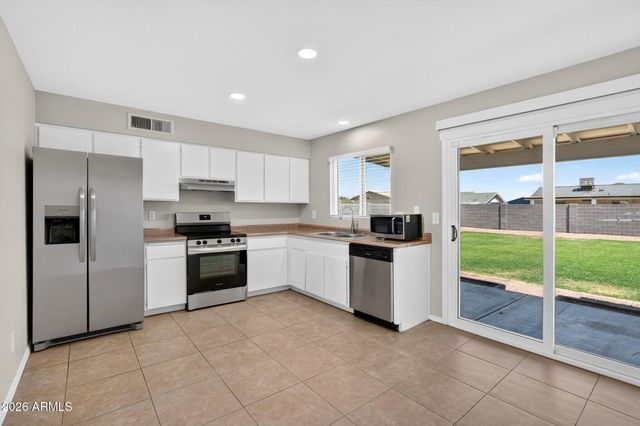 5709 S ROBERTS Road, Tempe, AZ 85283