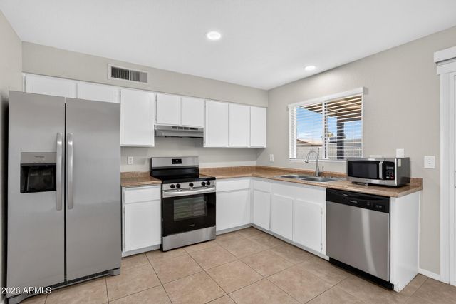 5709 S ROBERTS Road, Tempe, AZ 85283