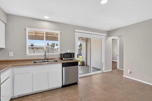 5709 S ROBERTS Road, Tempe, AZ 85283