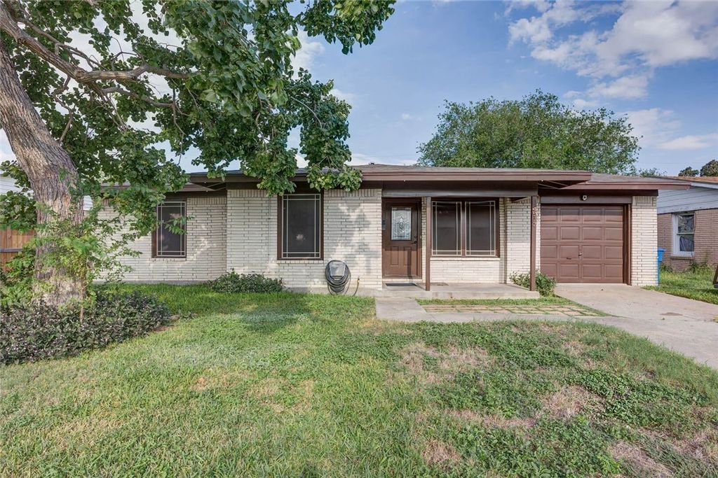 4917 Andover Dr, Corpus Christi, TX 78411