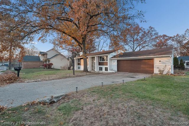 1268 Amarillo Street, Wolverine Lake, MI 48390