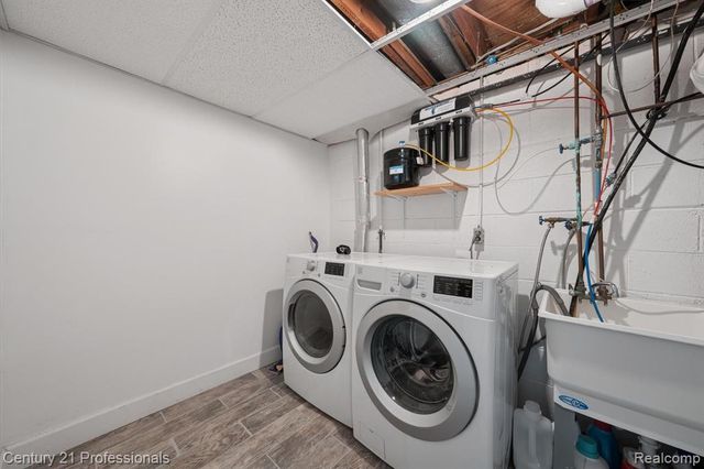 1268 Amarillo Street, Wolverine Lake, MI 48390