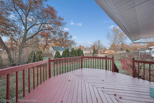 1268 Amarillo Street, Wolverine Lake, MI 48390