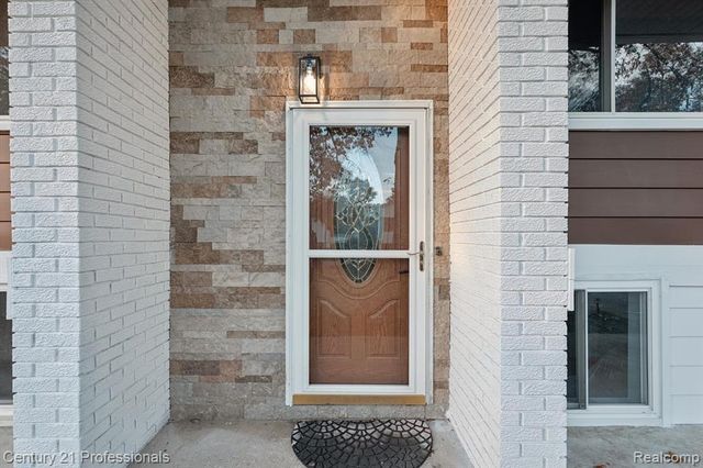 1268 Amarillo Street, Wolverine Lake, MI 48390