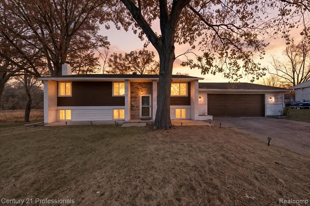 1268 Amarillo Street, Wolverine Lake, MI 48390