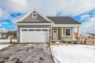 90 Thompson Lane, Canandaigua City, NY 14424