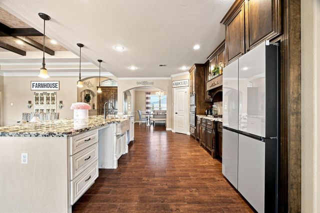 8999 Water Point Drive, Beach City, TX 77523