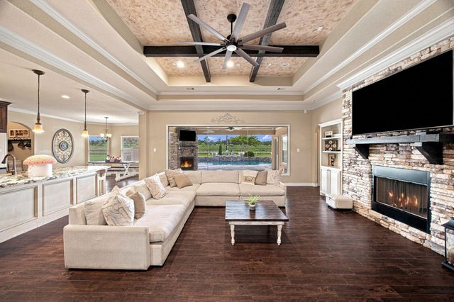 8999 Water Point Drive, Beach City, TX 77523