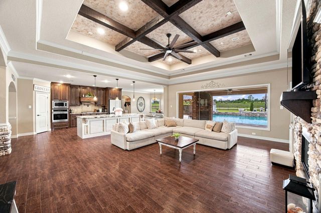 8999 Water Point Drive, Beach City, TX 77523