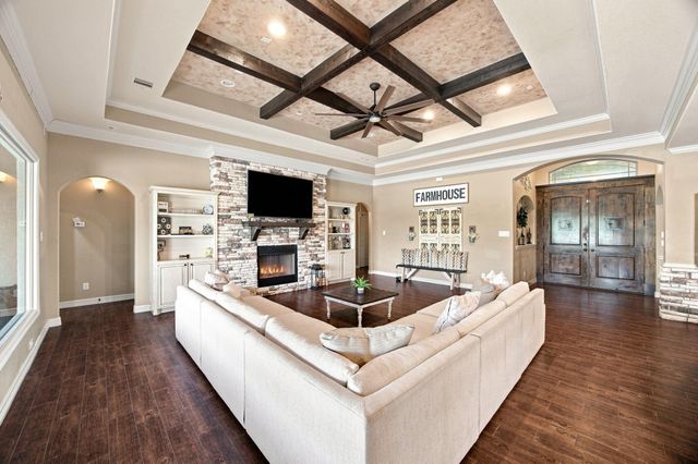 8999 Water Point Drive, Beach City, TX 77523
