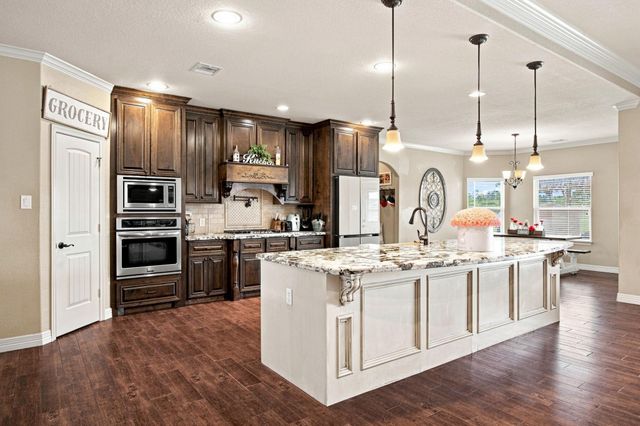 8999 Water Point Drive, Beach City, TX 77523