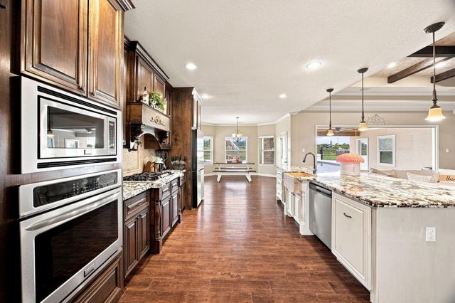 8999 Water Point Drive, Beach City, TX 77523