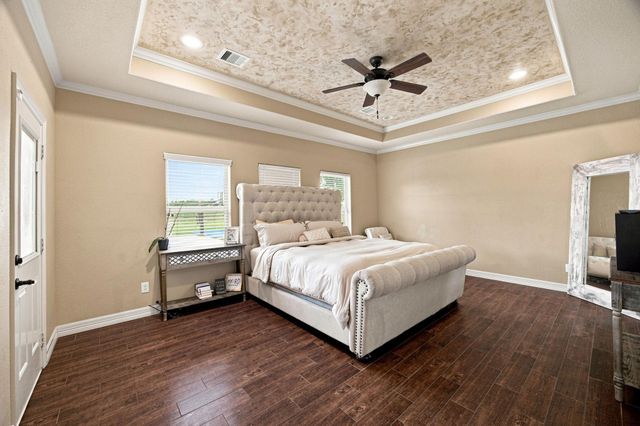 8999 Water Point Drive, Beach City, TX 77523