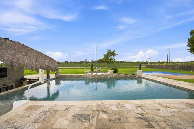 8999 Water Point Drive, Beach City, TX 77523