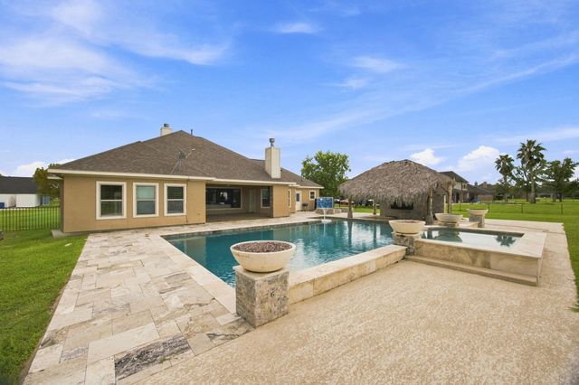 8999 Water Point Drive, Beach City, TX 77523