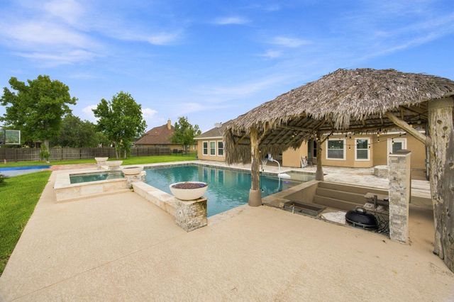 8999 Water Point Drive, Beach City, TX 77523
