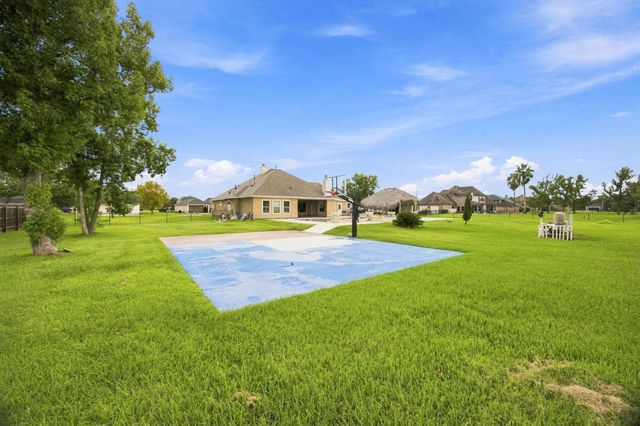 8999 Water Point Drive, Beach City, TX 77523