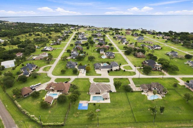 8999 Water Point Drive, Beach City, TX 77523