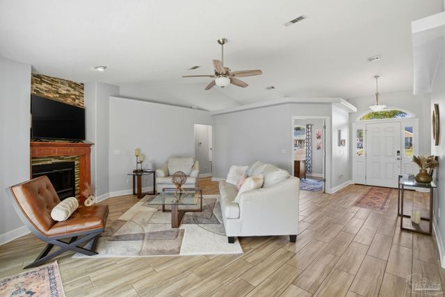 4249 Spindlewick Dr, Pace, FL 32571