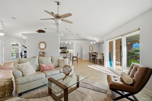 4249 Spindlewick Dr, Pace, FL 32571