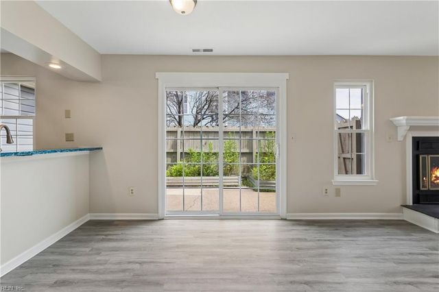 139 Seaside LN, Virginia Beach, VA 23462
