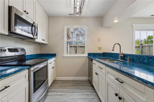 139 Seaside LN, Virginia Beach, VA 23462