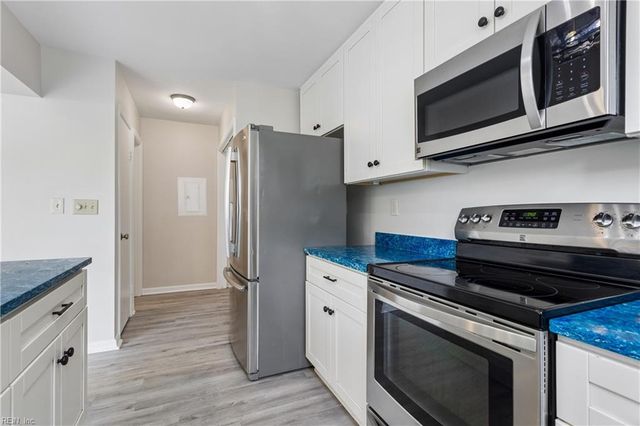 139 Seaside LN, Virginia Beach, VA 23462
