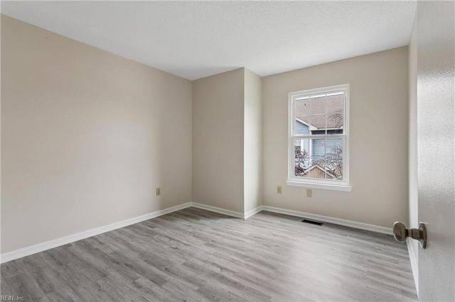 139 Seaside LN, Virginia Beach, VA 23462