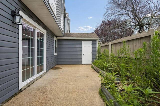 139 Seaside LN, Virginia Beach, VA 23462