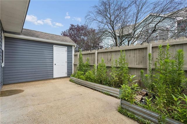 139 Seaside LN, Virginia Beach, VA 23462