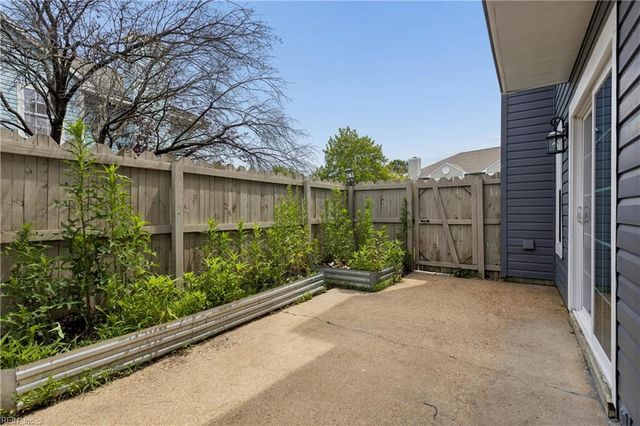 139 Seaside LN, Virginia Beach, VA 23462