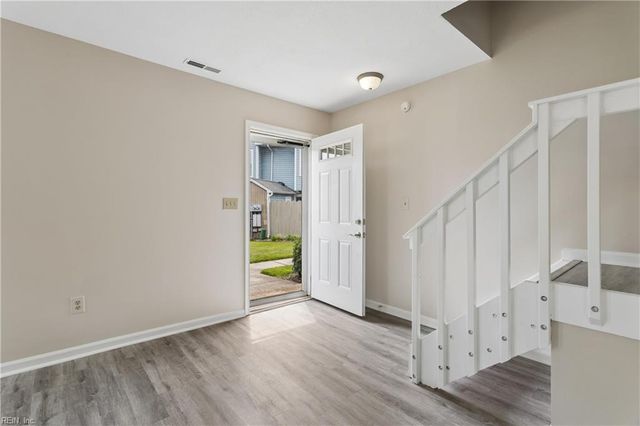 139 Seaside LN, Virginia Beach, VA 23462