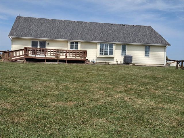 100 Meadows Lane, Pattonsburg, MO 64670