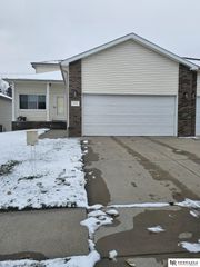 7814 Phares Drive, Lincoln, NE 68516