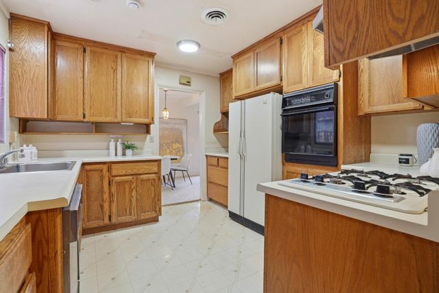 1017 Oregon Avenue, Palo Alto, CA 94303
