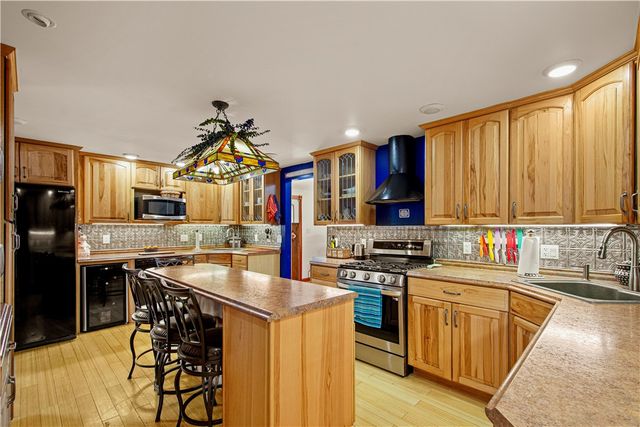 1031 Sanda Dr, Baldwin Boro, PA 15227