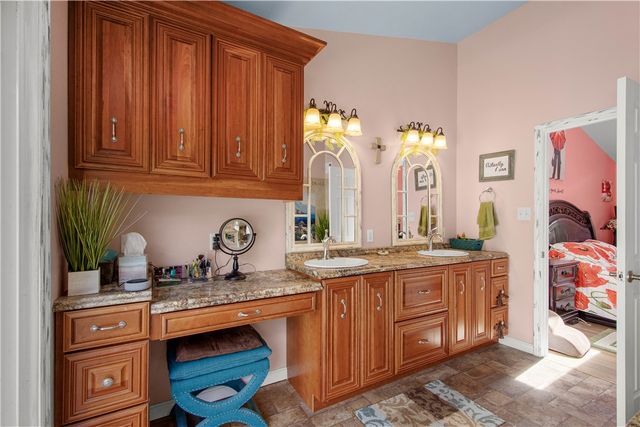 1031 Sanda Dr, Baldwin Boro, PA 15227
