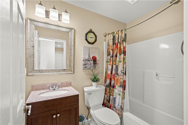 1031 Sanda Dr, Baldwin Boro, PA 15227