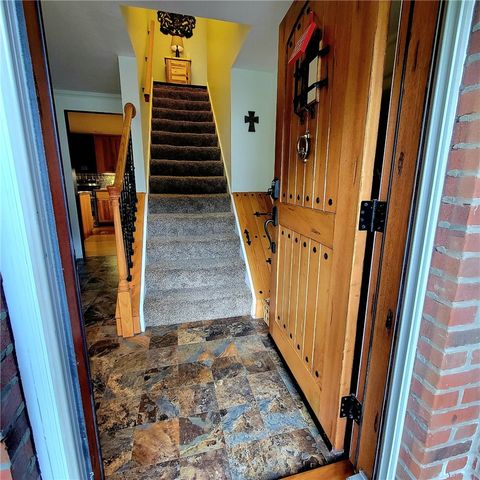 1031 Sanda Dr, Baldwin Boro, PA 15227