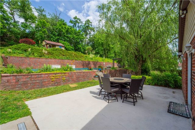 1031 Sanda Dr, Baldwin Boro, PA 15227