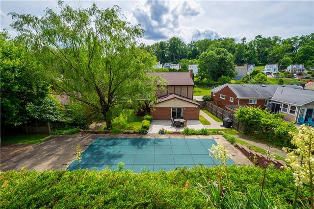 1031 Sanda Dr, Baldwin Boro, PA 15227
