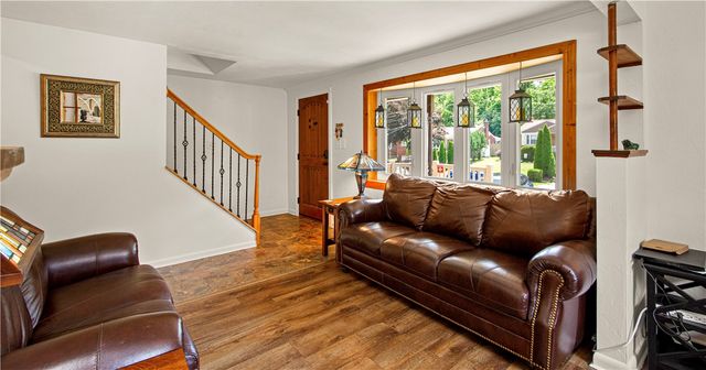 1031 Sanda Dr, Baldwin Boro, PA 15227