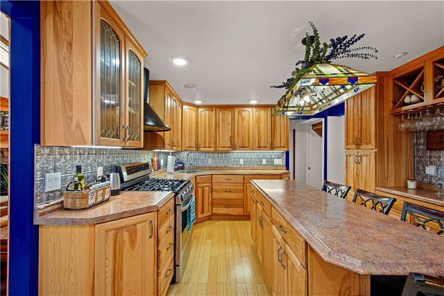 1031 Sanda Dr, Baldwin Boro, PA 15227