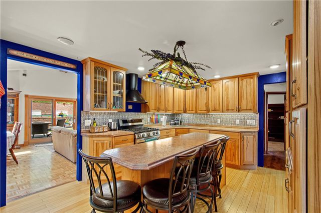 1031 Sanda Dr, Baldwin Boro, PA 15227