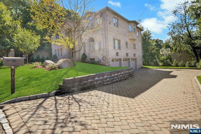 65 Ross Avenue, Demarest, NJ 07627
