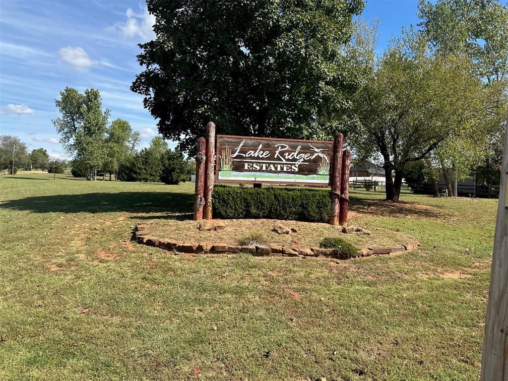 Image 13 of property listing at 105 E Lisa Lane, Guthrie, OK 73044