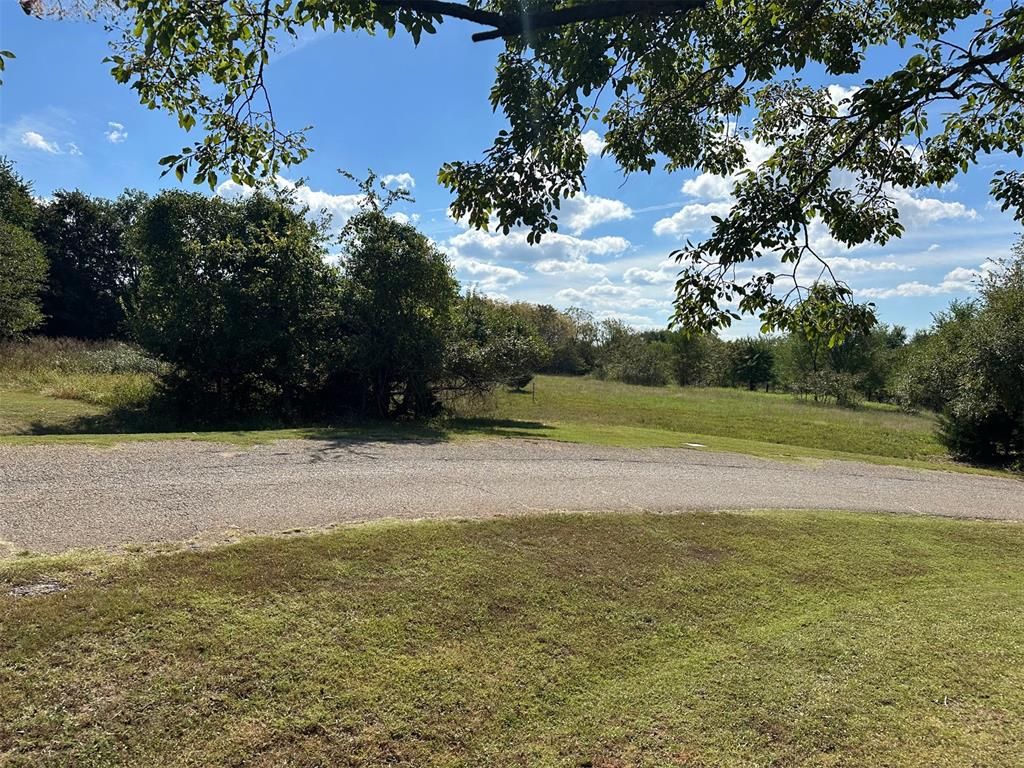 Image 3 of property listing at 105 E Lisa Lane, Guthrie, OK 73044