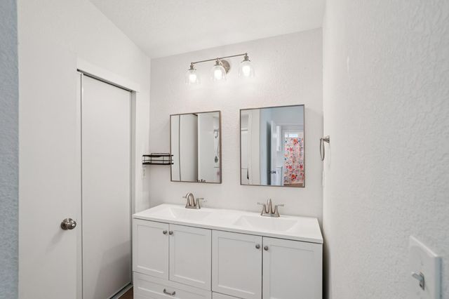 7041 Verdure Way, Elk Grove, CA 95758