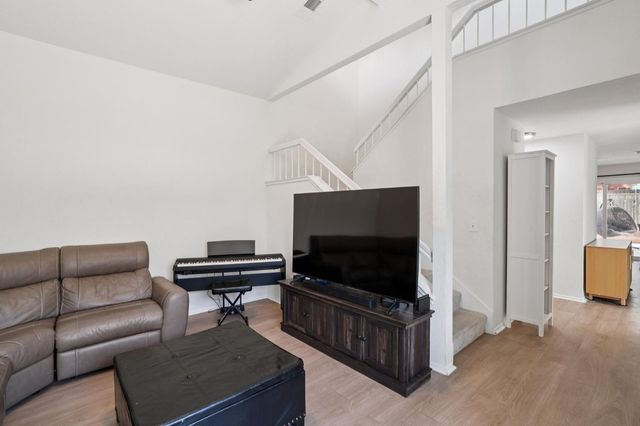 7041 Verdure Way, Elk Grove, CA 95758